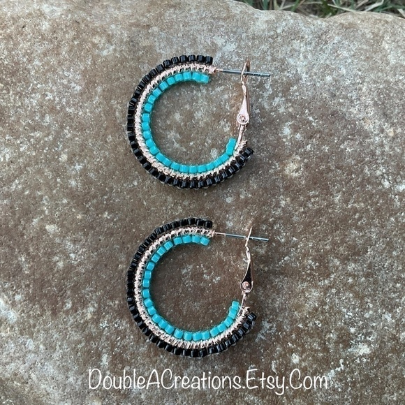 Turquoise and Black on Copper 1” Beaded Hoops, New, Handmade by Me - Picture 9 of 9